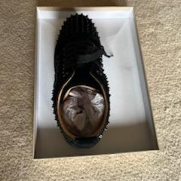 Red bottom - Picture 5 of 9